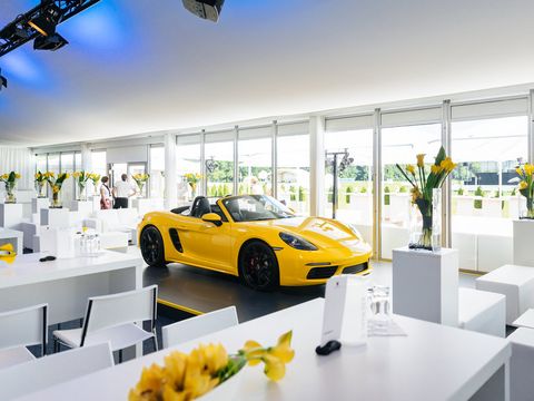 Eventagentur event lab. mit Porsche VIP Zelt bei Klassik Airleben für Tagung & Konferenz Leipzig Convention