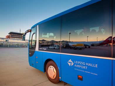 Rahmenprogramm Führung am Flughafen Leipzig/Halle mit Fahrt im Bus übers Vorfeld für Tagung & Konferenz Leipzig Convention